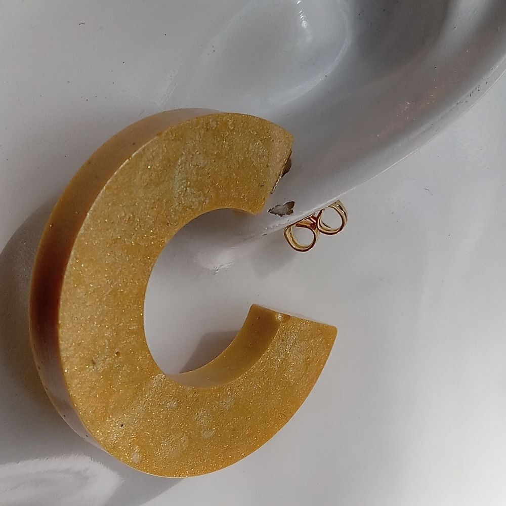 Yellow resin hoop earrings - Picture 1 of 3